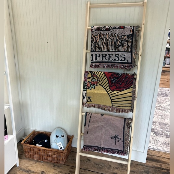 The Empress Tarot Woven Tapestry Blanket - Picture 2 of 2